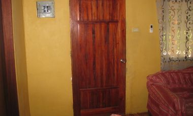 4 bedroom, cement house, main road frontage,1220 m2 land, no flooding.  20% Dep