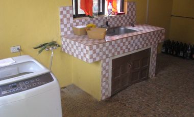 4 bedroom, cement house, main road frontage,1220 m2 land, no flooding.  20% Dep