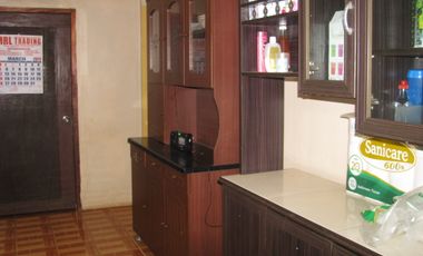 4 bedroom, cement house, main road frontage,1220 m2 land, no flooding.  20% Dep