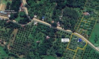 4 bedroom, cement house, main road frontage,1220 m2 land, no flooding.  20% Dep