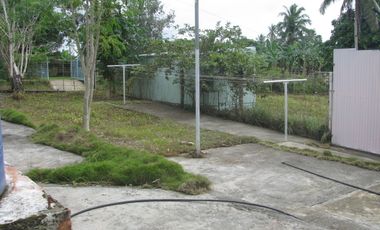 4 bedroom, cement house, main road frontage,1220 m2 land, no flooding.  20% Dep