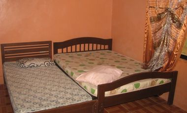 4 bedroom, cement house, main road frontage,1220 m2 land, no flooding.  20% Dep
