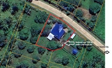 4 bedroom, cement house, main road frontage,1220 m2 land, no flooding.  20% Dep