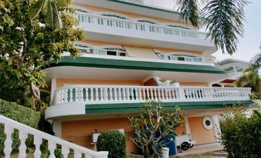 Royal villa in the middle of a botanical dream location with ocean view