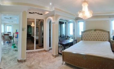 Royal villa in the middle of a botanical dream location with ocean view
