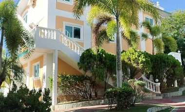 Royal villa in the middle of a botanical dream location with ocean view