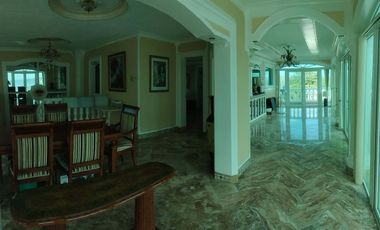 Royal villa in the middle of a botanical dream location with ocean view