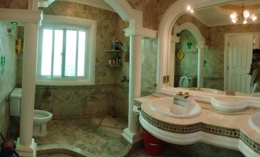 Royal villa in the middle of a botanical dream location with ocean view