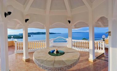 Royal villa in the middle of a botanical dream location with ocean view