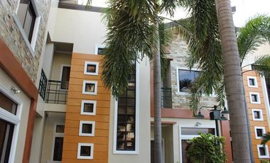 Fully Furnished Townhouse for rent with 2 bedrooms and common pool in Malabanias
