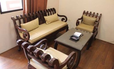 Fully Furnished Townhouse for rent with 2 bedrooms and common pool in Malabanias