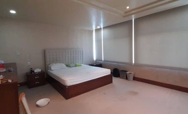 One Roxas Triangle I 4 Bedroom Condo Unit For Sale at Urdaneta, Makati City