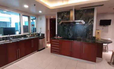 One Roxas Triangle I 4 Bedroom Condo Unit For Sale at Urdaneta, Makati City