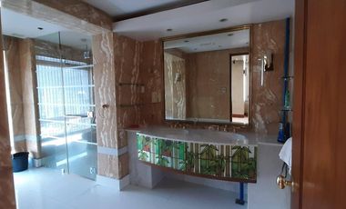 One Roxas Triangle I 4 Bedroom Condo Unit For Sale at Urdaneta, Makati City