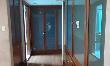 One Roxas Triangle I 4 Bedroom Condo Unit For Sale at Urdaneta, Makati City