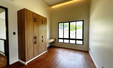 Gorgeous House and Lot with Pool for Sale in BF Homes, Parañaque City