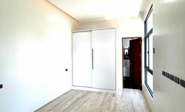 ELEGANT DESIGN HOUSE AND LOT FOR SALE IN BF HOMES PARANAQUE