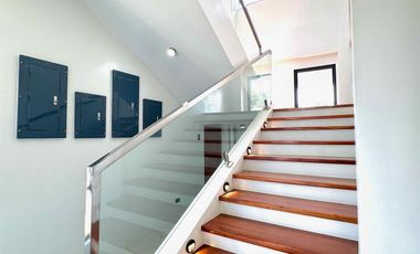 ELEGANT DESIGN HOUSE AND LOT FOR SALE IN BF HOMES PARANAQUE