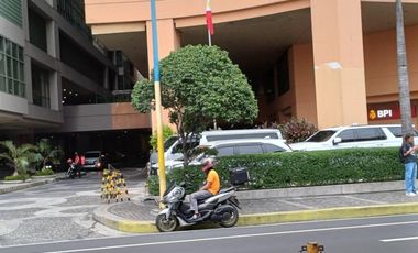 For RENT OR SACRIFICE SALE  48 sqm PRIME COMMERCIAL GROUND LEVEL  Pioneer Highlands, Mandaluyong