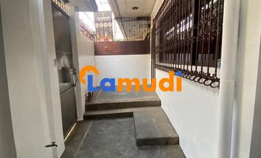 4 Bedroom Townhouse with 3 car garage in Malacanang Compound San Miguel Manila near St Jude