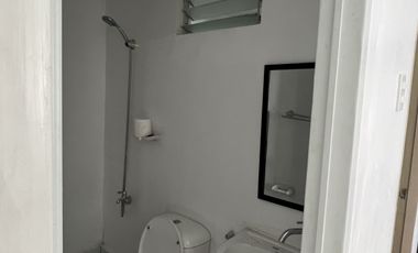 2BR & 2T&B with bathtub fully furnished with parking
