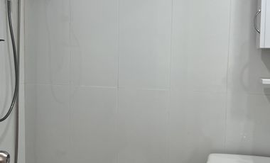 2BR & 2T&B with bathtub fully furnished with parking