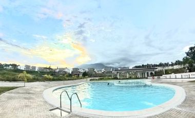 2BR & 2T&B with bathtub fully furnished with parking