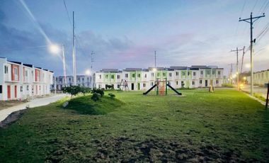 2BR & 2T&B with bathtub fully furnished with parking