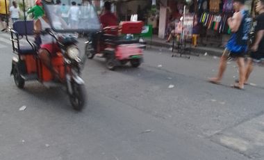 Commercial Lot w/ income 1,420 sqm corner, near Wet Market, Caloocan