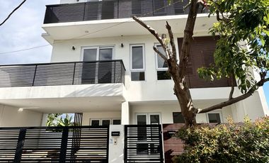 FOR SALE MODERN DESIGN THREE STOREY HOUSE AND LOT IN GREENWOODS