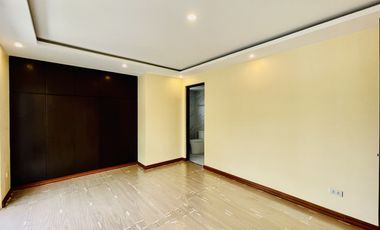 FOR SALE MODERN DESIGN THREE STOREY HOUSE AND LOT IN GREENWOODS