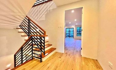 PRE-SELLING ELEGANT DESIGN 3 STOREY TRIPLEX TOWNHOUSE FOR SALE IN LAS PIÑAS