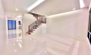 PRE-SELLING ELEGANT DESIGN 3 STOREY TRIPLEX TOWNHOUSE FOR SALE IN LAS PIÑAS