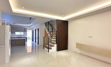 FOR SALE WITH FLEXIBLE TERMS ELEGANT HOUSE IN PILAR VILLAGE LAS PINAS