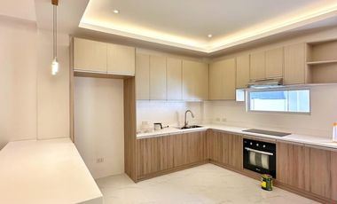 FOR SALE WITH FLEXIBLE TERMS ELEGANT HOUSE IN PILAR VILLAGE LAS PINAS