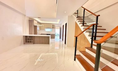 FOR SALE WITH FLEXIBLE TERMS ELEGANT HOUSE IN PILAR VILLAGE LAS PINAS