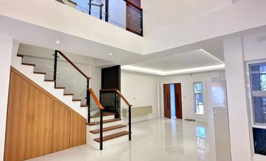FOR SALE WITH FLEXIBLE TERMS ELEGANT HOUSE IN PILAR VILLAGE LAS PINAS