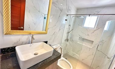 FOR SALE WITH FLEXIBLE TERMS ELEGANT HOUSE IN PILAR VILLAGE LAS PINAS