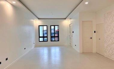 CONTEMPORARY DESIGN TOWNHOUSE FOR SALE IN PILAR VILLAGE LAS PINAS