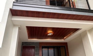 THREE STOREY INDUSTRIAL HOUSE FOR SALE IN PILAR VILLAGE LAS PINAS