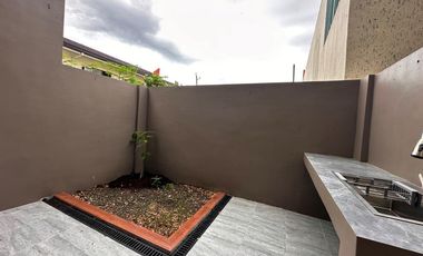 THREE STOREY INDUSTRIAL HOUSE FOR SALE IN PILAR VILLAGE LAS PINAS