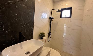 THREE STOREY INDUSTRIAL HOUSE FOR SALE IN PILAR VILLAGE LAS PINAS