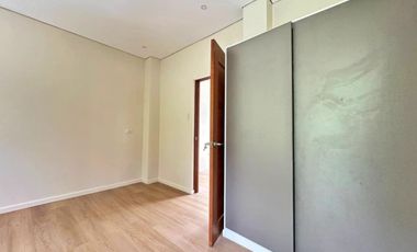 House and Lot For Sale with 4 bedrooms in Bermuda hills.