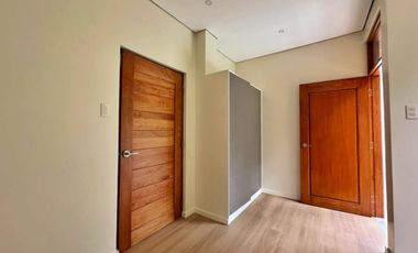 House and Lot For Sale with 4 bedrooms in Bermuda hills.