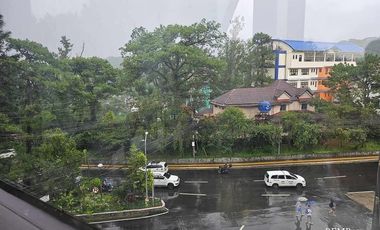 2 Bedrooms Condo Corner Unit with Balcony NEAR DOWNTOWN (City Hub, Baguio City)
