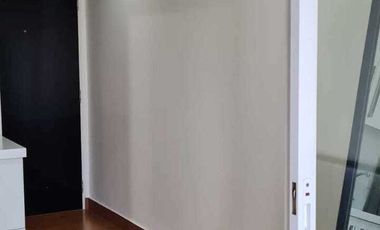 1BR Furnished Unit with Parking Slot @ Acqua Private Residence for SALE