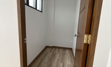 5 Bedroom Townhouse for Sale in Sta. Mesa Manila