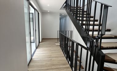 5 Bedroom Townhouse for Sale in Sta. Mesa Manila