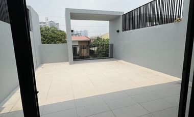 5 Bedroom Townhouse for Sale in Sta. Mesa Manila