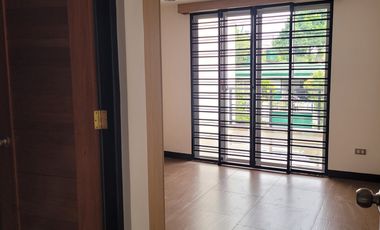 Townhouse For Sale in North Caloocan